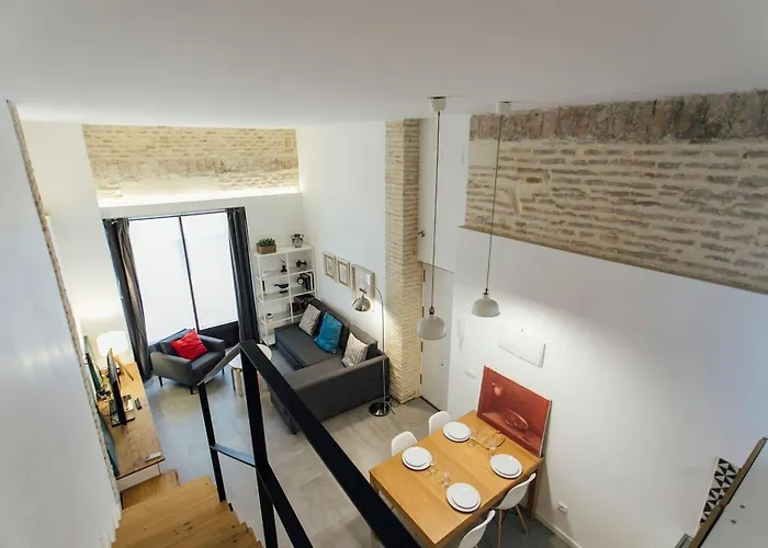 Amplio Apartamento De Diseno Precioso De Estilo Sevillano En Pleno Centro