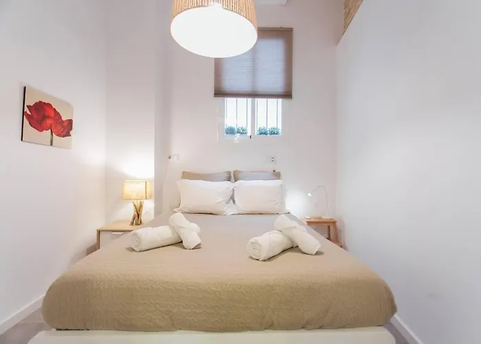 Amplio Apartamento De Diseno Precioso De Estilo Sevillano En Pleno Centro